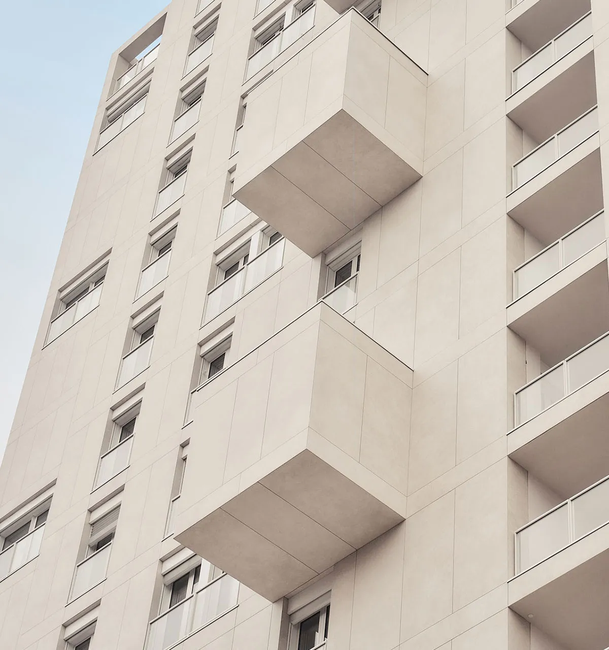 Project: Torre Milano (2022) Collections: STONTECH 4.0 – Stone-effect porcelain stoneware by Florim Ceramiche